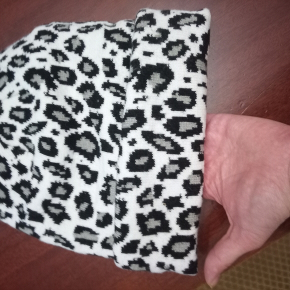 Vans Black and White Leopard Print Beanie - Picture 1 of 2